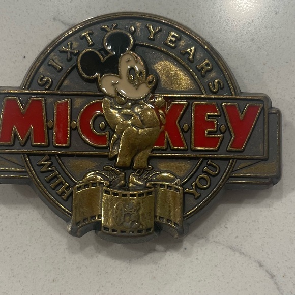 Vintage Mikey Mouse Belt Buckle 1987 The Walt Disney Company - Picture 2 of 3